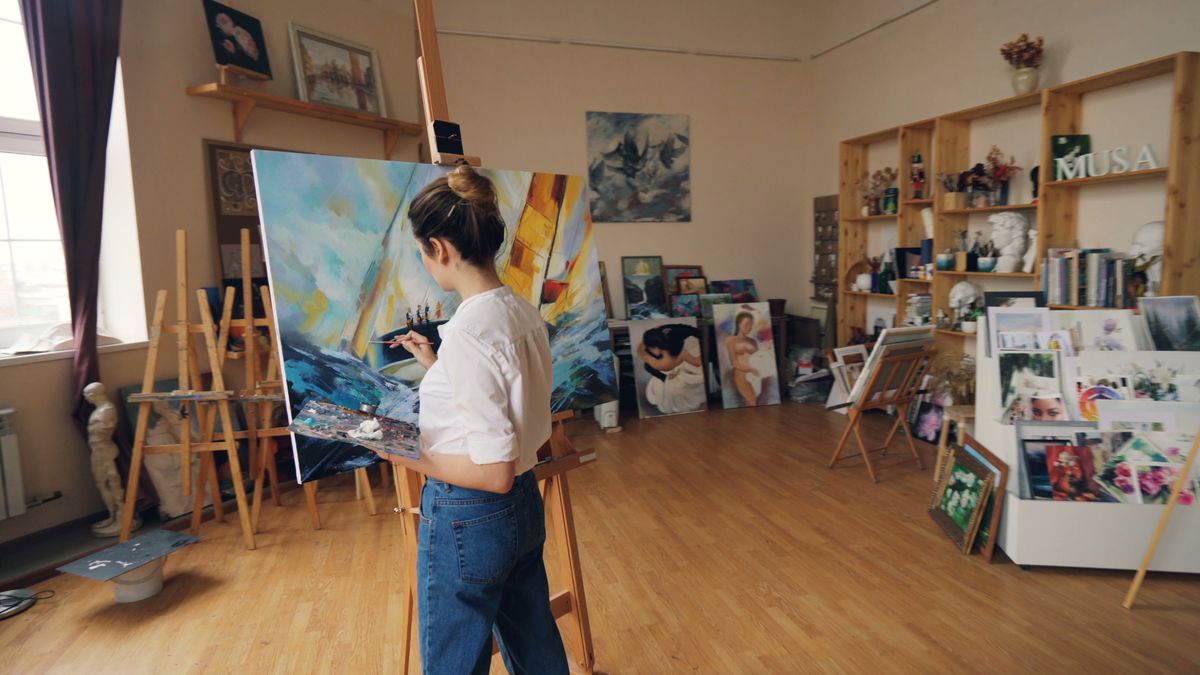 Pintores pintando un interior